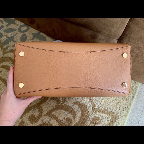 Michael Kors Voyager Medium Crossgrain Tote - Picture 7 of 8